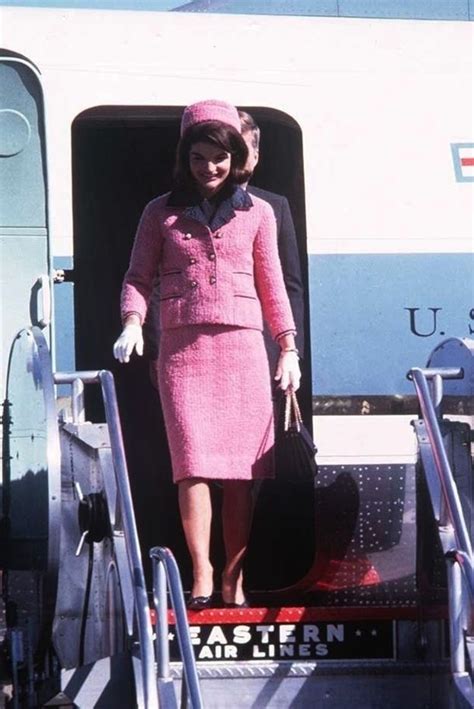 jackie kennedy tailleur rouge chanel 1963|jacqueline bouvier kennedy pink.